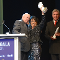 Von li. nach re.: Friedensnobelpreisträger Präsident Frederik Wilhelm de Klerk, Regine Sixt, Preisträgerin Business- & Charity-Award, Dr. Reinhard Hofmann, Initiator und Organisator Von li. nach re.: Friedensnobelpreisträger Präsident Frederik Wilhelm de Klerk, Regine Sixt, Preisträgerin Business- & Charity-Award, Dr. Reinhard Hofmann, Initiator und Organisator